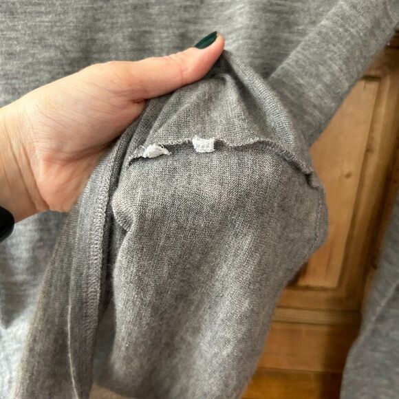 Pringle of Scotland XS (?) Lightweight Gray Turtleneck Sweater - Picture 7 of 7